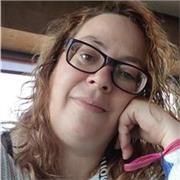 Profesora titulada con más de 15 años de experiencia ofrece sus servicios: Ed.Infantil, Primaria y ed.fisica.